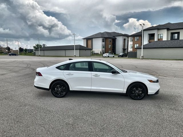 Certified Used 2025 Platinum White Pearl Honda SE image 13