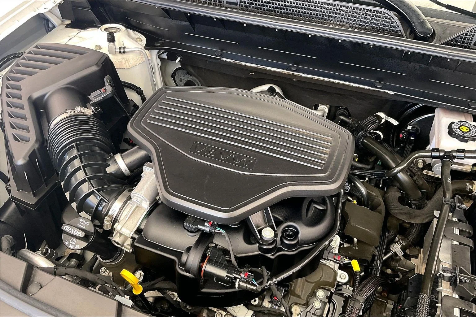 Used 2023 Summit White GMC AT4 image 32