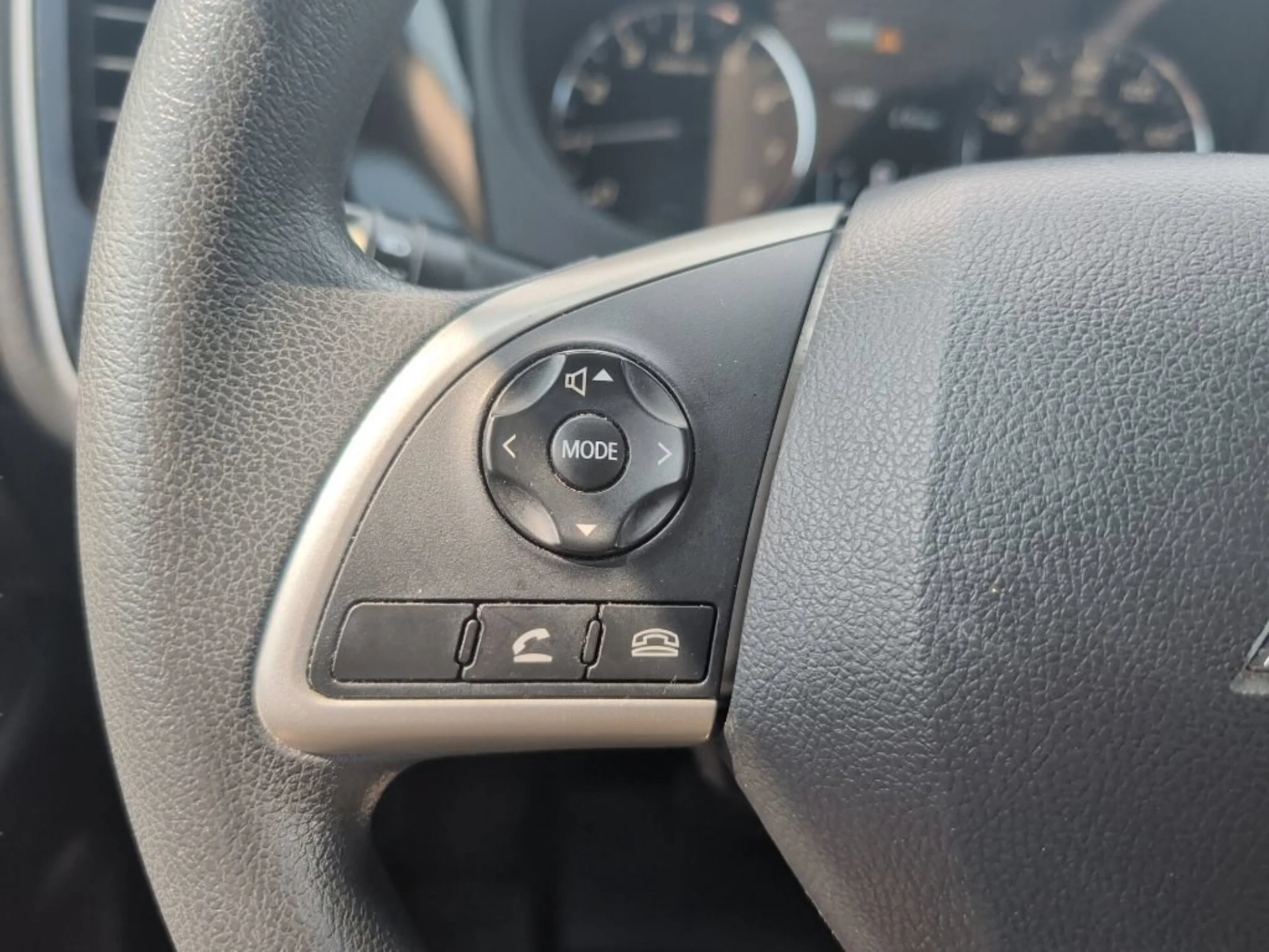 Used 2019 Silver Mitsubishi ES image 17