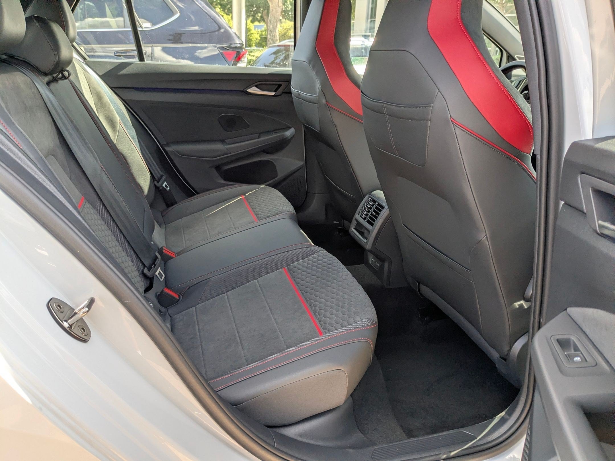 New 2026 OPAL WHITE Volkswagen SE image 17
