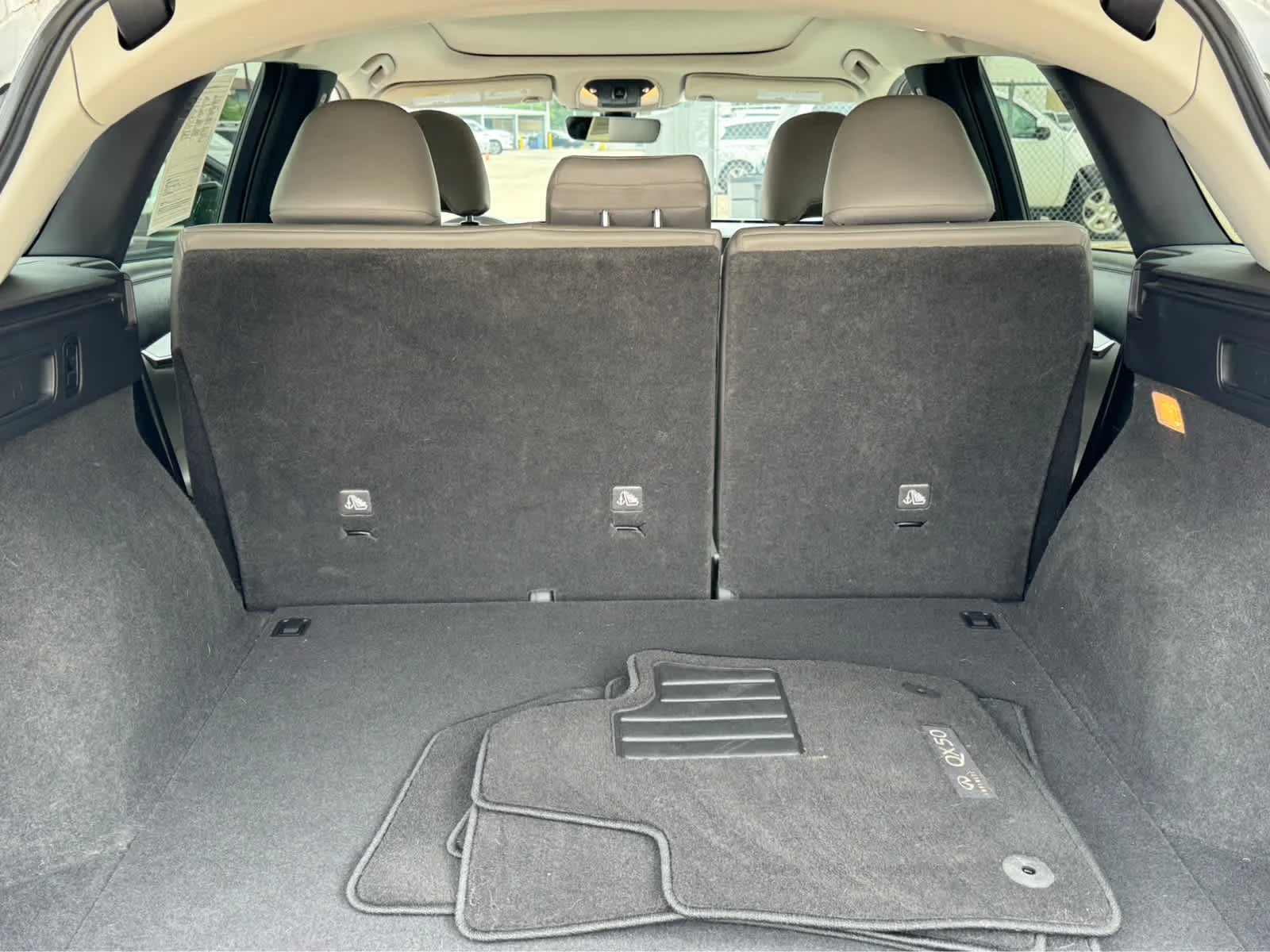 Certified Used 2023 Radiant White INFINITI LUXE image 23