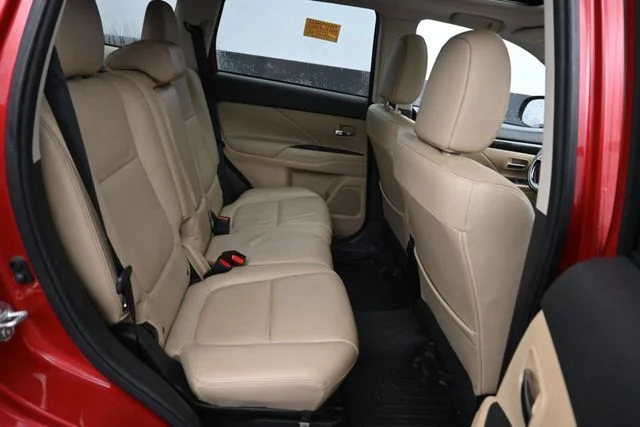 Used 2018 Red Mitsubishi GT image 7