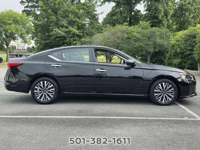 Used 2025 Black Nissan 2.5 SV image 6