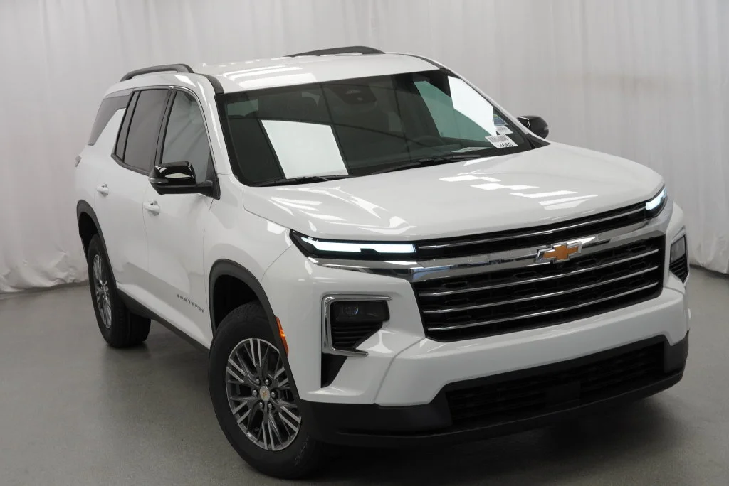 New 2027 Summit White Chevrolet LT image 33