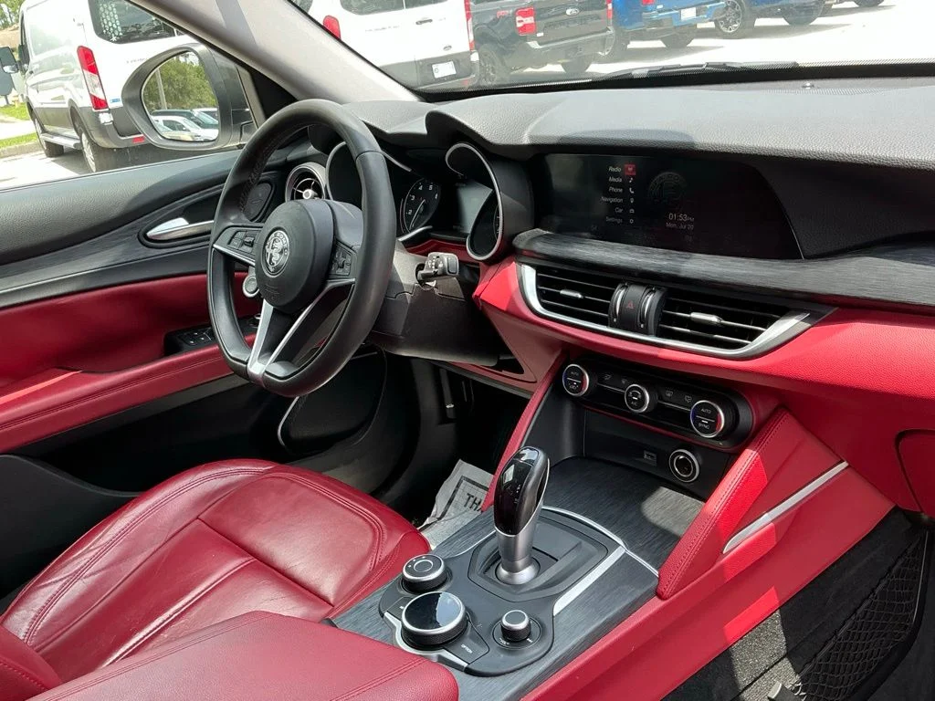 Used 2019 White Alfa Romeo Base image 23