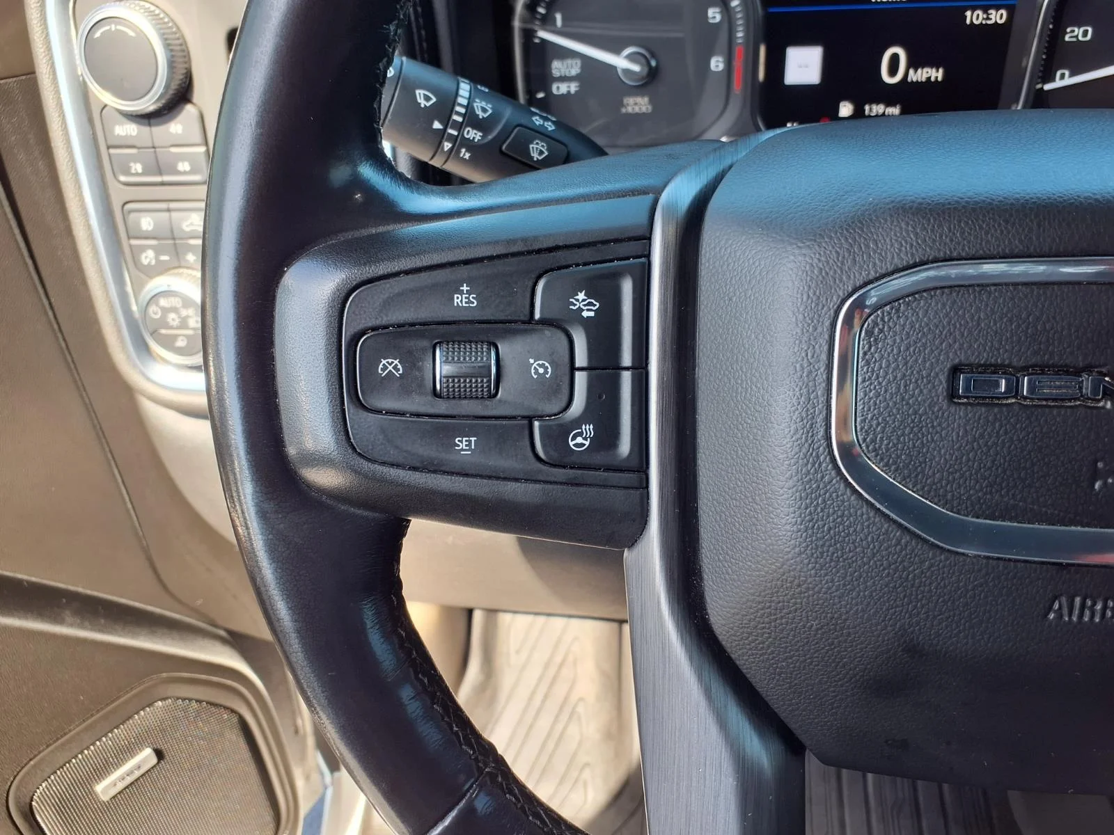 Used 2019 White GMC Denali image 10