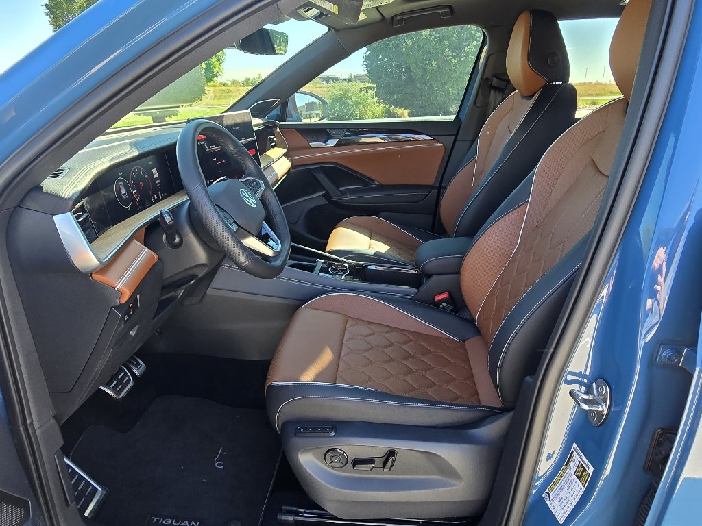 Used 2025 Monterey Blue Pearl Volkswagen SEL R-Line image 13