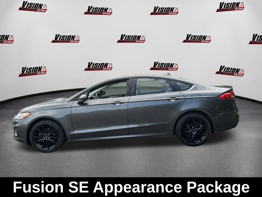 Used 2019 Gray Ford SE image 9