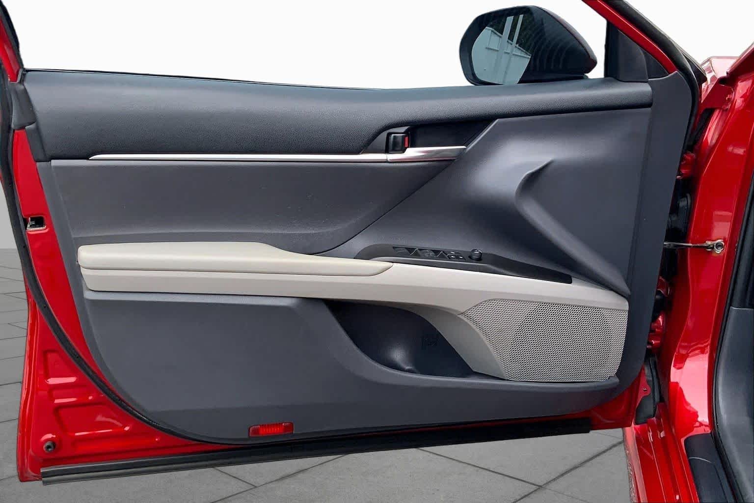 Used 2022 Supersonic Red Toyota SE image 18