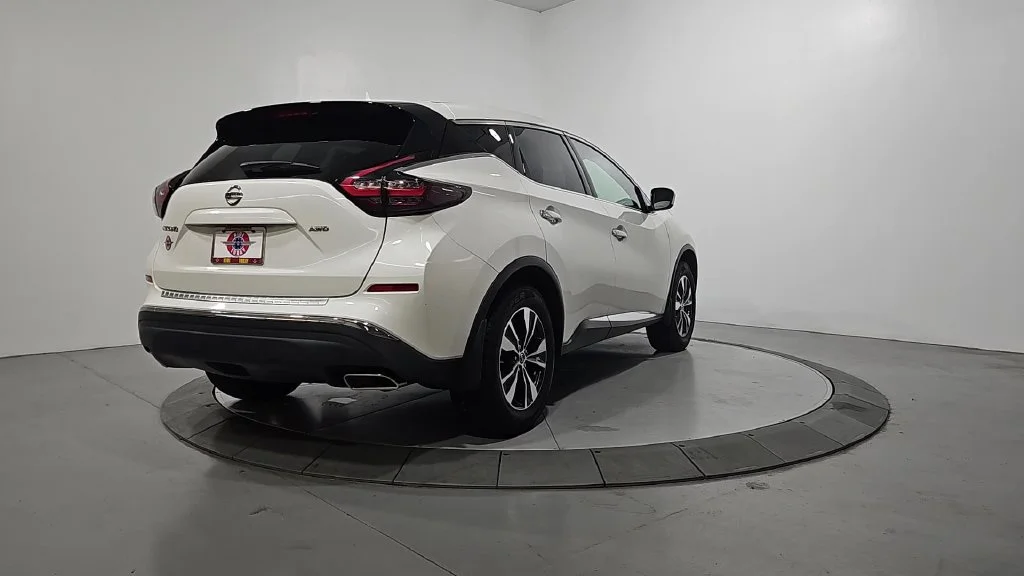 Used 2019 White Nissan S image 5