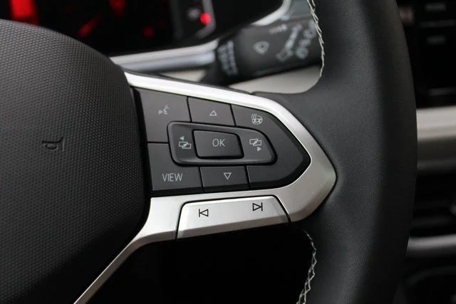 2025 Volkswagen Taos SEL - Photo 12