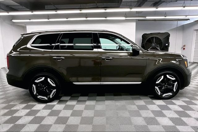 2025 Kia Telluride S - Photo 14