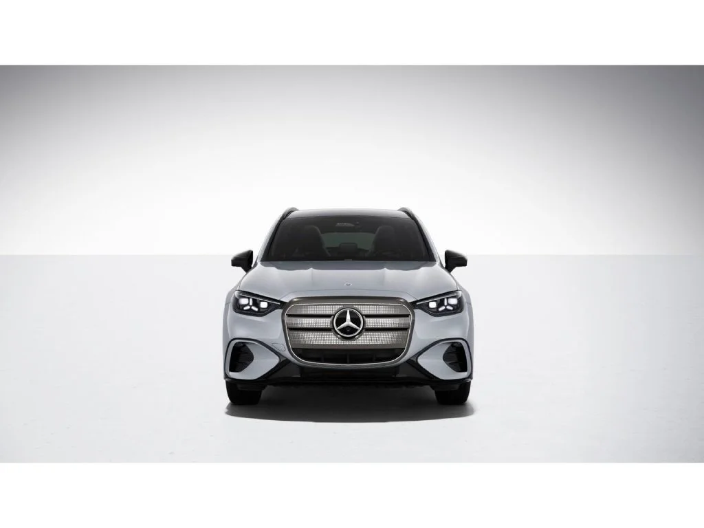 New 2027 Silver Mercedes-Benz GLC 400 image 7