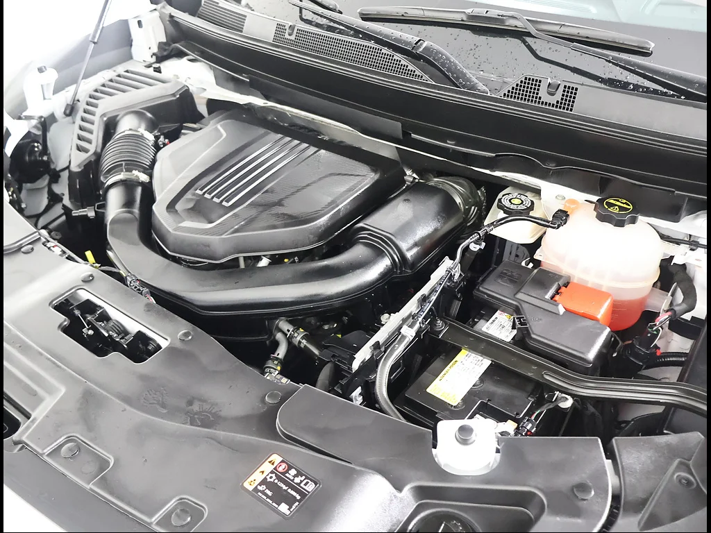 Used 2024 Summit White GMC Denali image 12