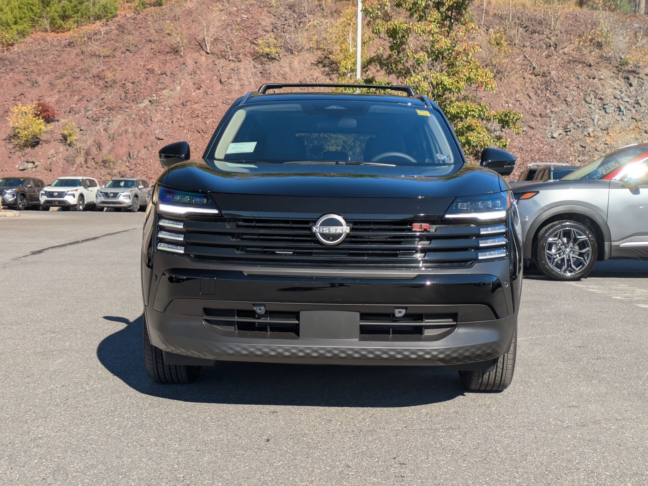 2026 Nissan Kicks SR photo 2