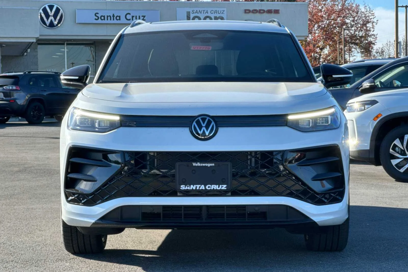2026 Volkswagen Tiguan SE R-LINE BLACK - Photo 9