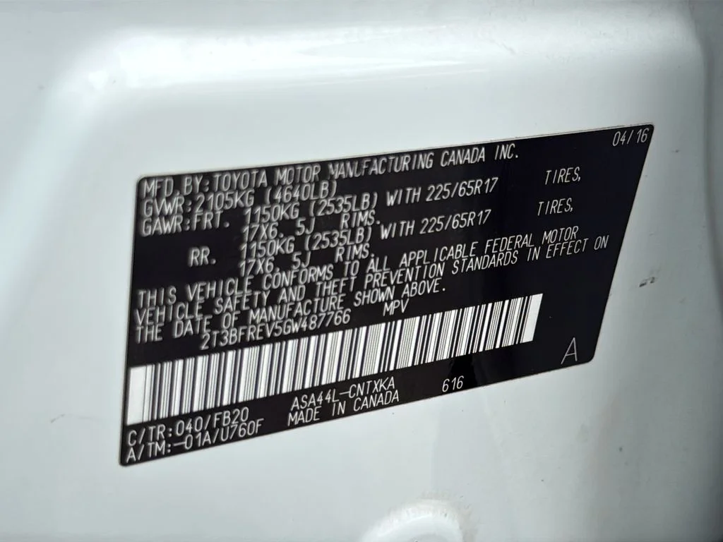 Used 2016 White Toyota LE image 27