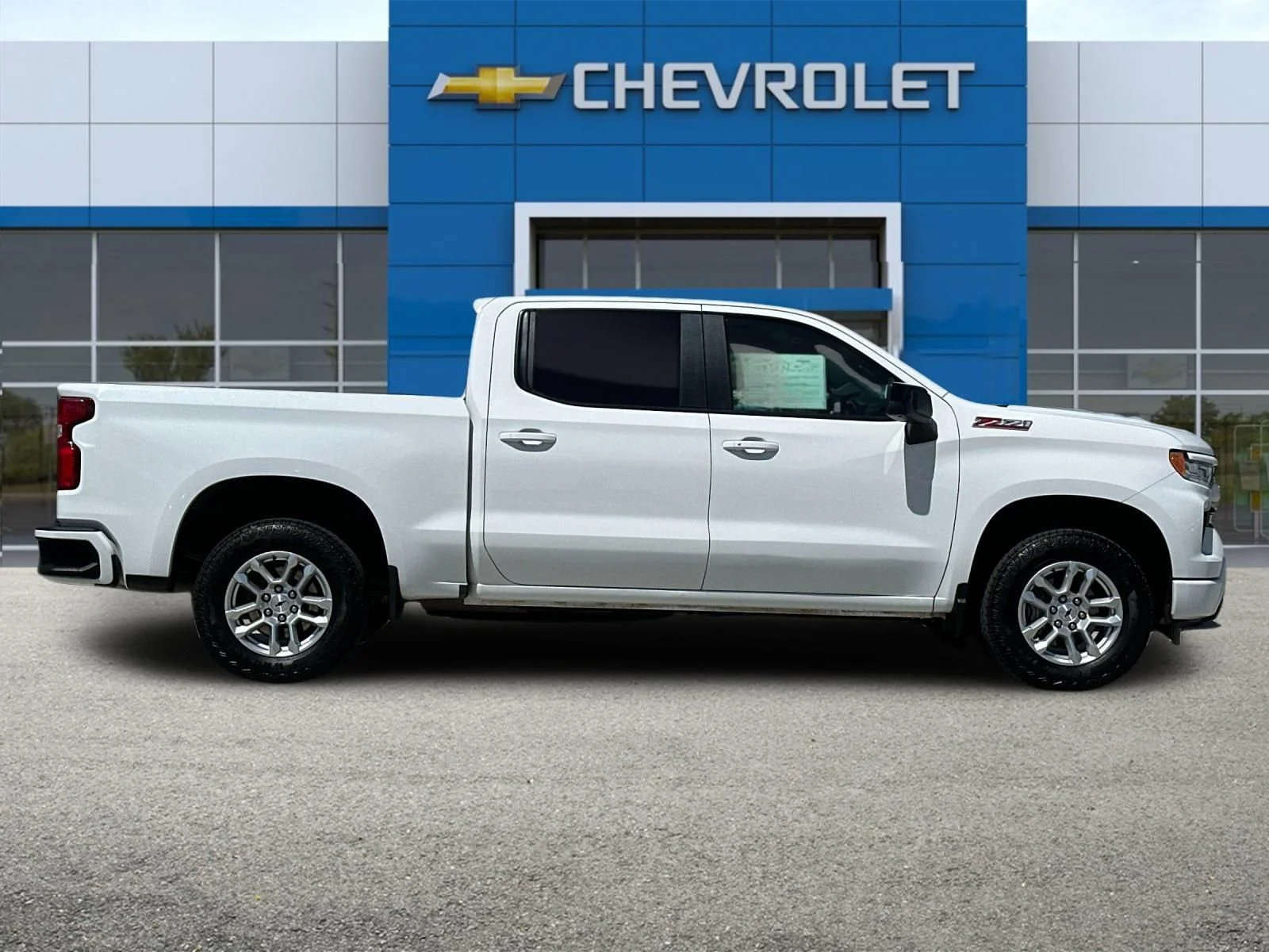 Used 2022 Summit White Chevrolet RST image 3