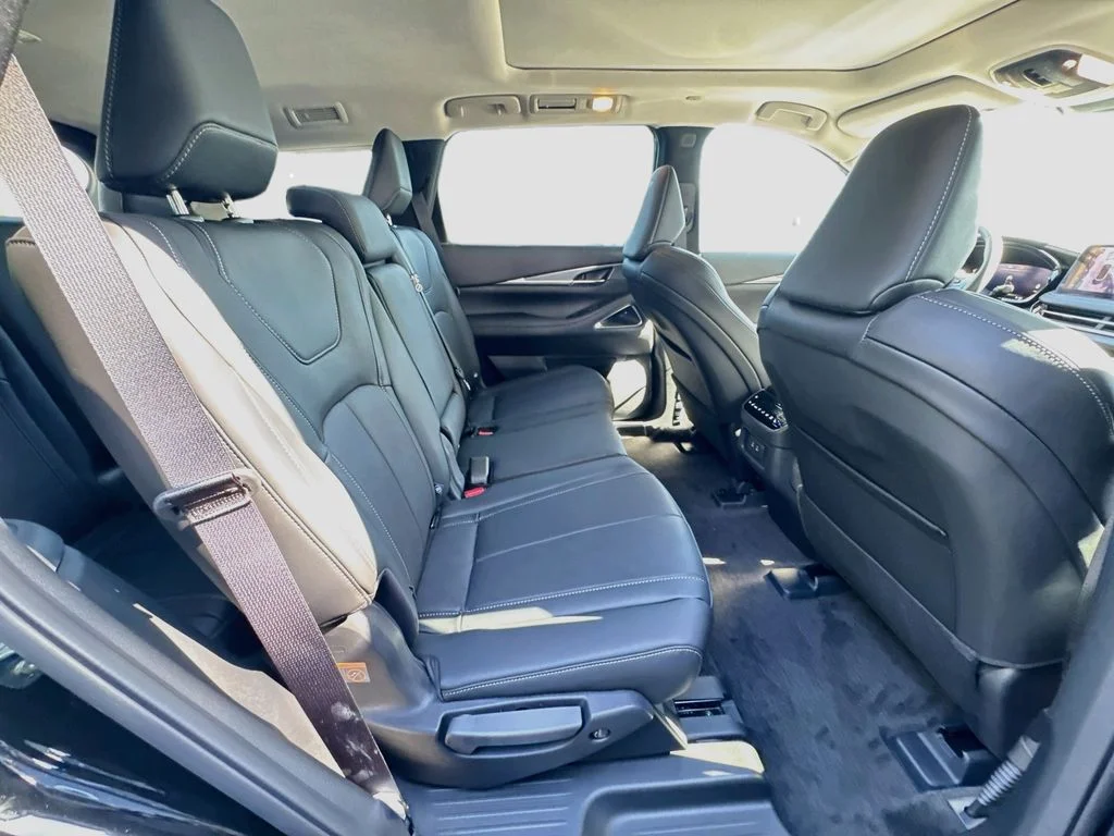 New 2027 MINERAL BLACK INFINITI Luxe FWD image 29