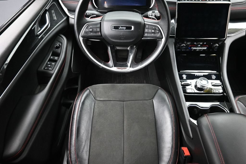 Used 2022 Silver Jeep Trailhawk image 16
