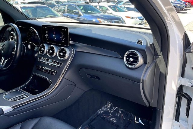 Certified Used 2022  Mercedes-Benz GLC 300 image 14