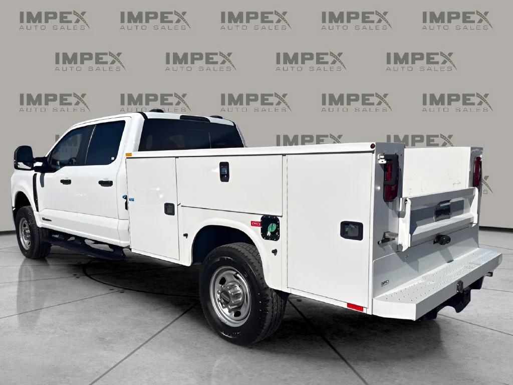 Used 2024 White Ford XL image 3
