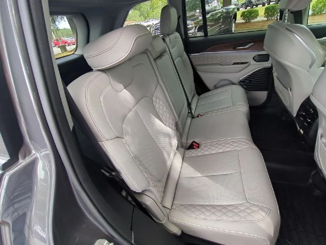 Used 2022 Gray Jeep Summit 4xe image 36