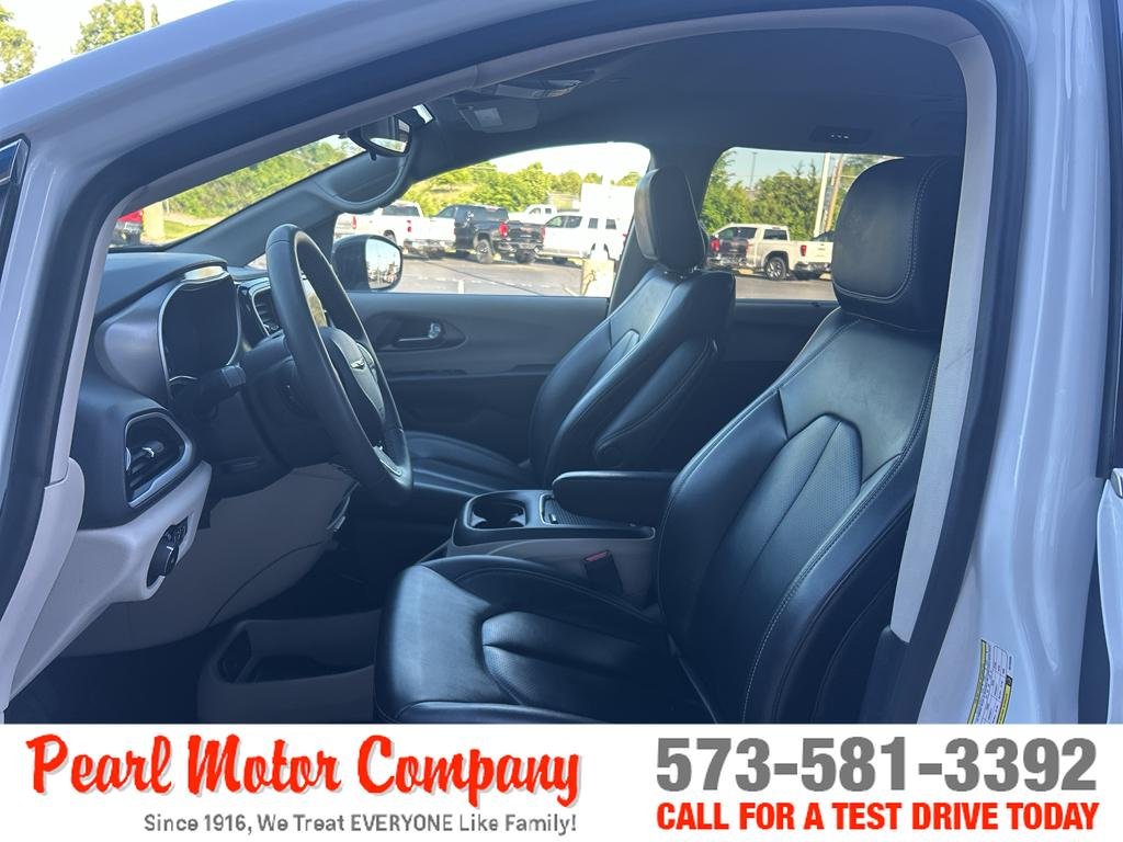 2024 Chrysler Pacifica Touring L - Photo 11