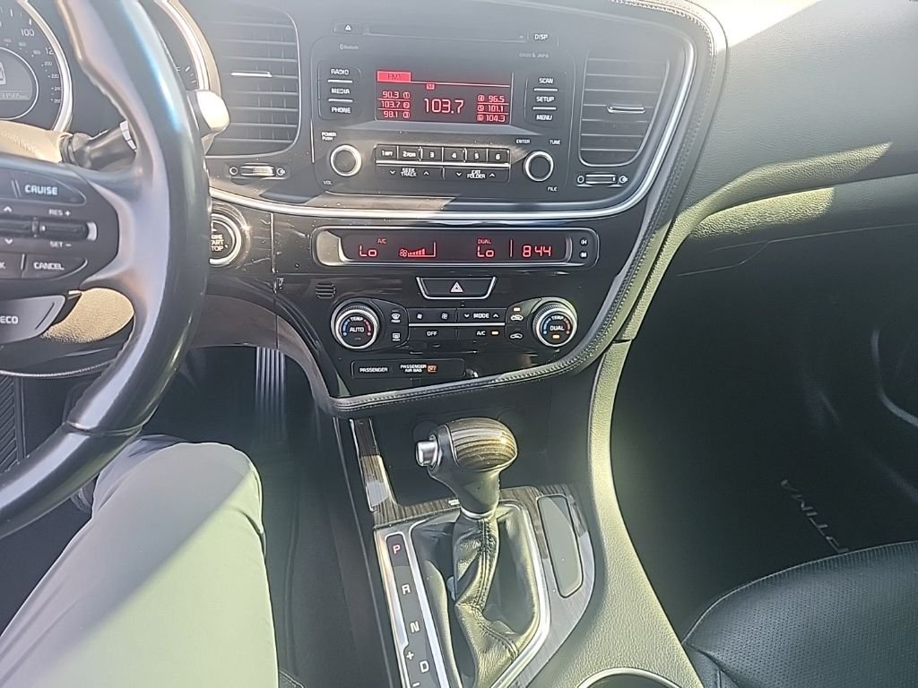 Used 2015 Snow White Pearl Kia EX image 24