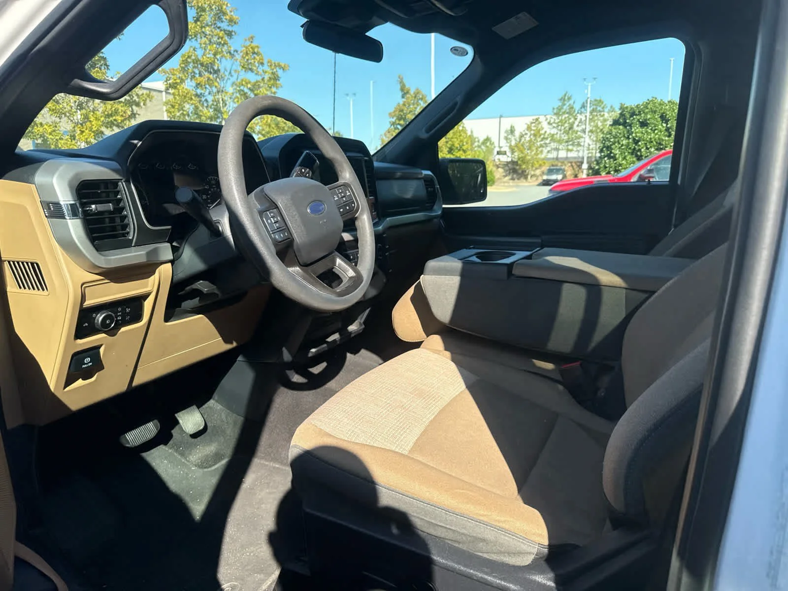 Used 2023 Oxford White Ford XLT image 2