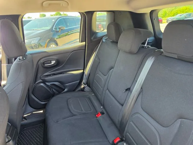 Used 2022 Black Jeep Latitude image 9