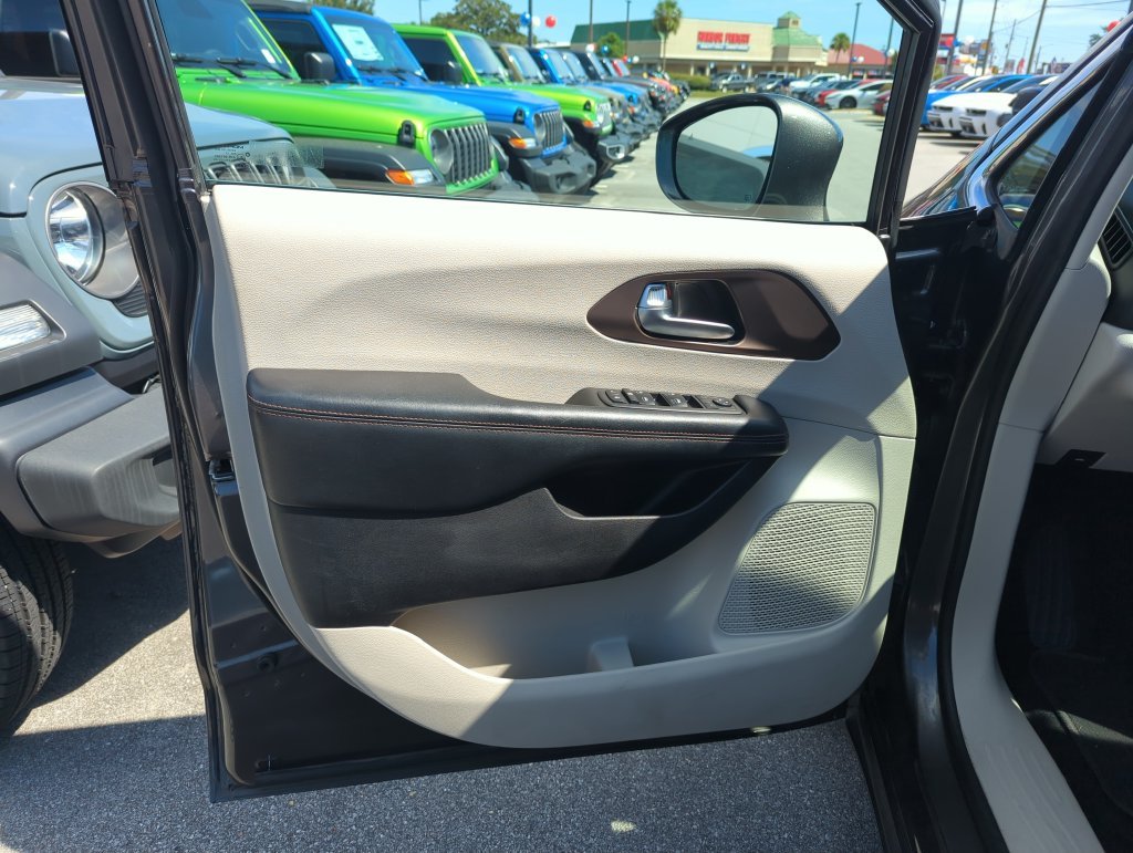 Used 2019 Gray Chrysler Touring Plus image 17