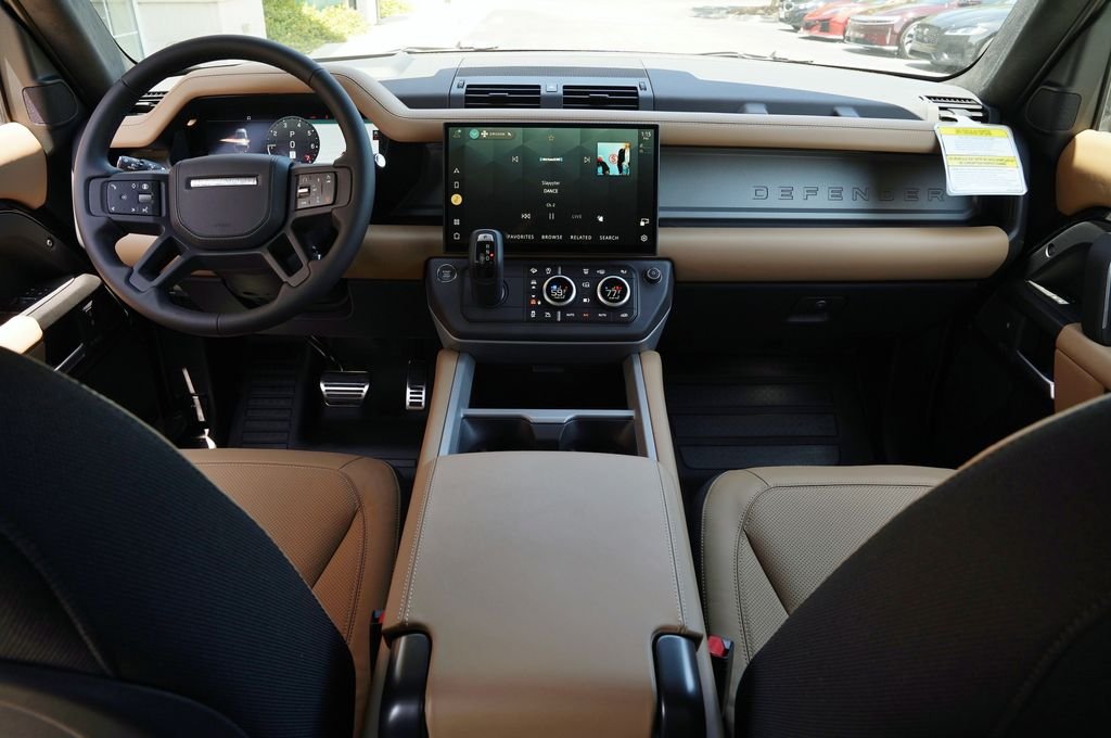 New 2026 Santorini Black Land Rover X image 9