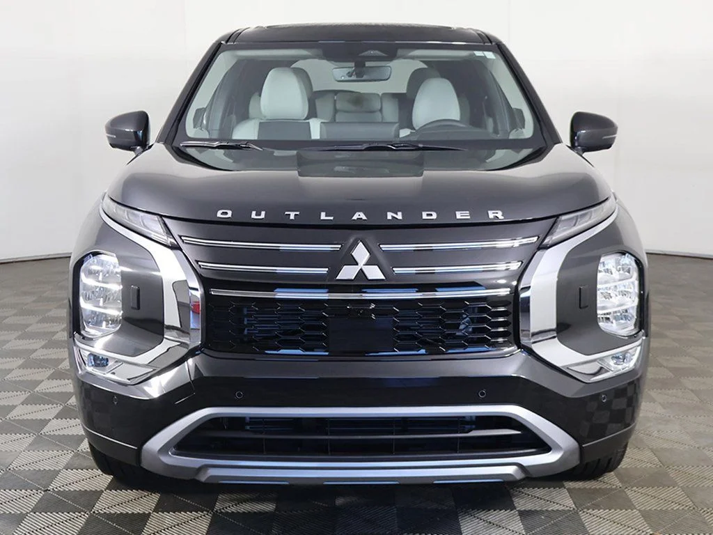 2025 Mitsubishi Outlander SE - Photo 14