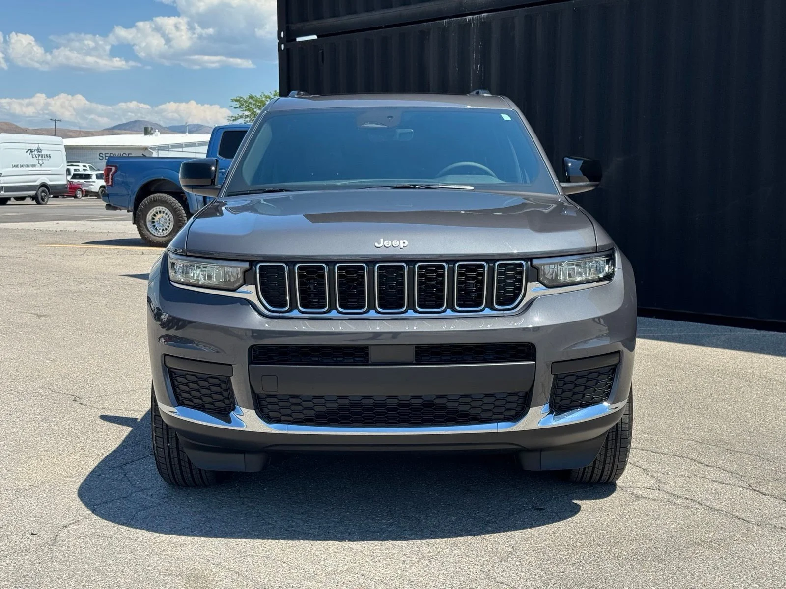 New 2026 Baltic Gray Metallic Clear-Coat Exterior Paint Jeep Laredo X image 2