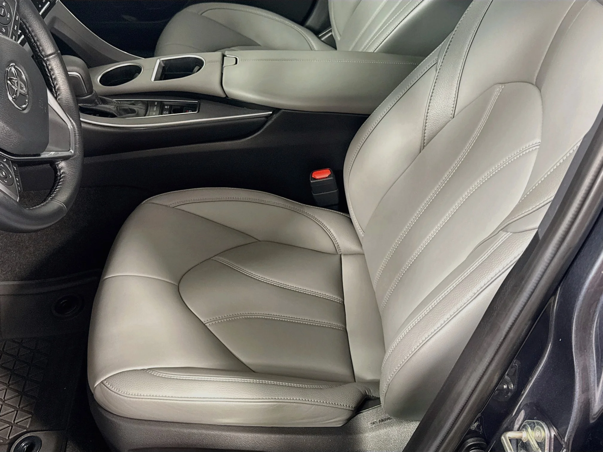 Used 2019 Harbor Gray Metallic Toyota Hybrid XLE image 17