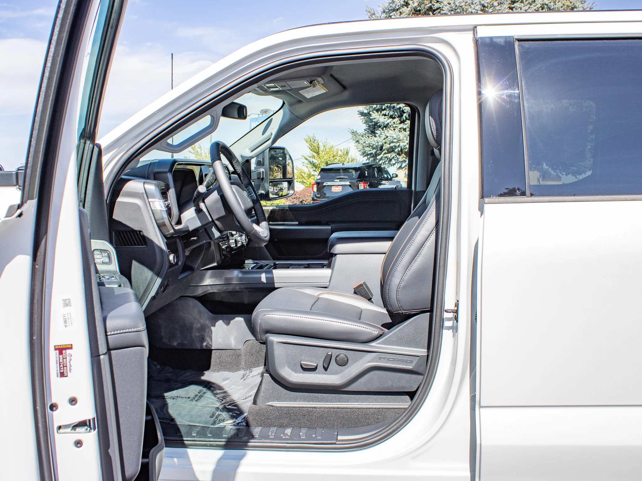 New 2026 Star White Metallic Tri-Coat Ford F-250® Lariat® image 29