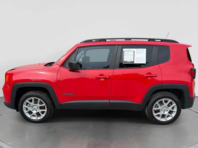 Used 2022 Red Jeep Latitude image 7