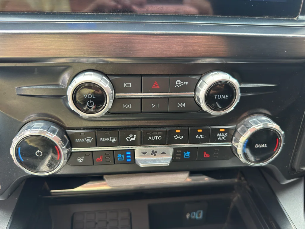 Used 2025 Oxford White Ford LARIAT image 3