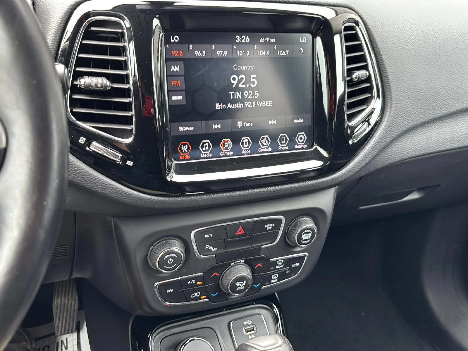 Used 2019 Gy Jeep Limited image 29