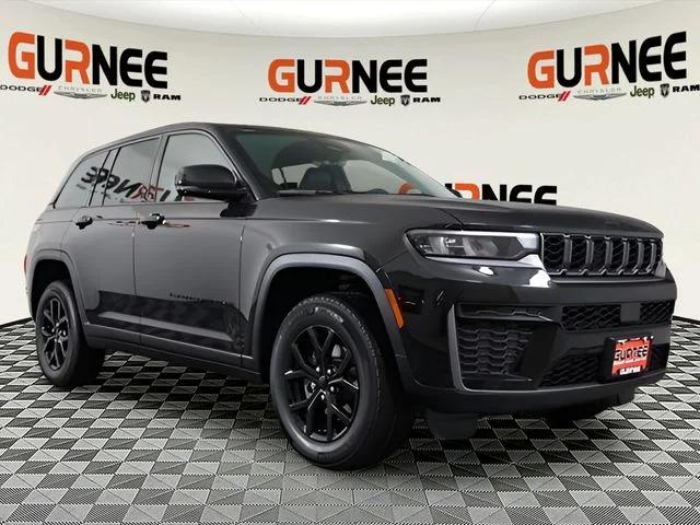 New 2026 Diamond Black Crystal Pearlcoat Jeep Altitude image 2