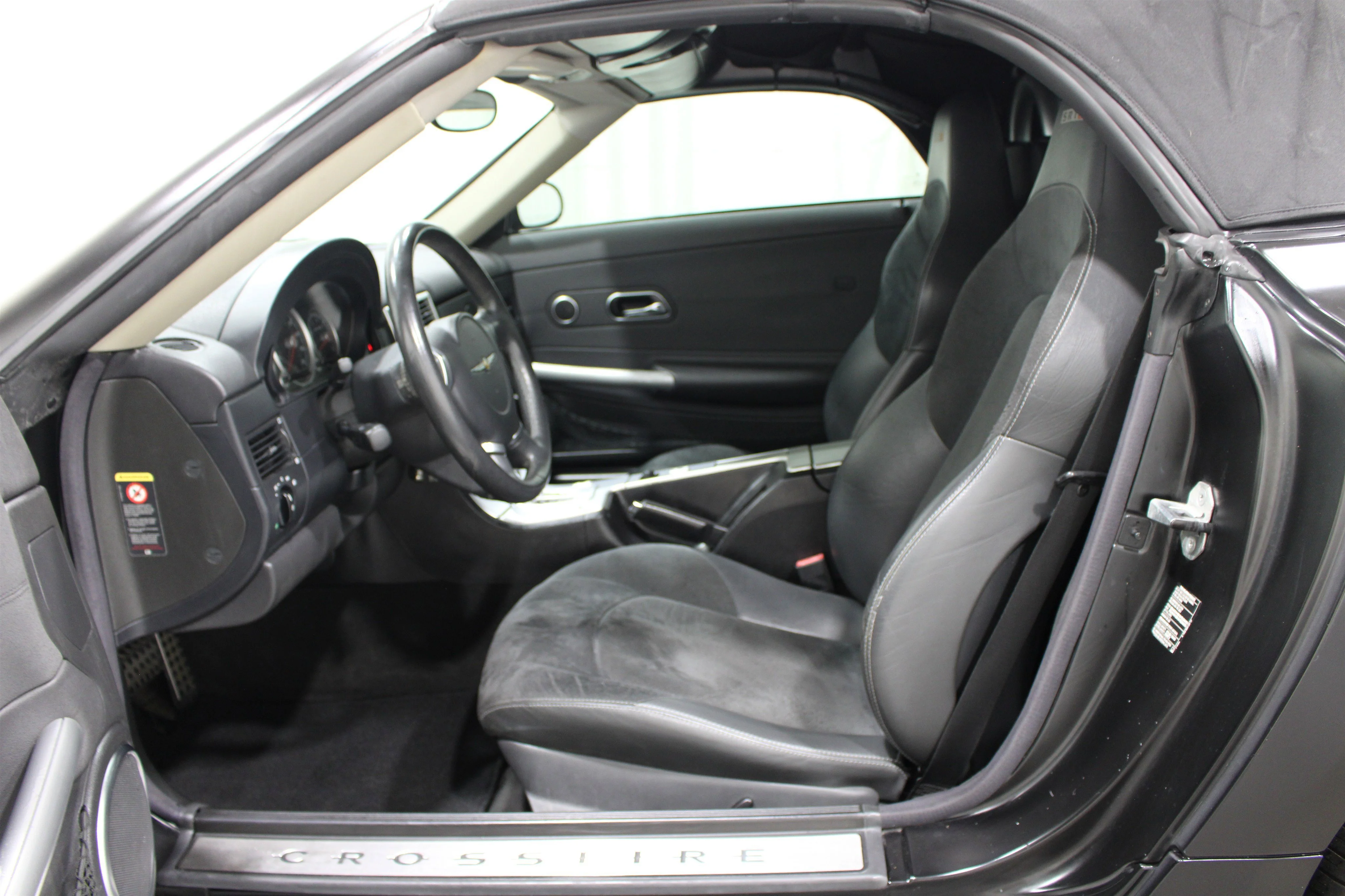 Used 2005 Black Chrysler SRT6 image 3
