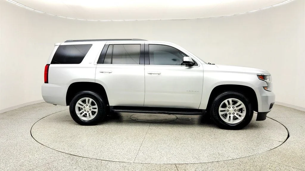 Used 2020 Silver Ice Metallic Chevrolet 4WD 4dr LT w/ Luxury Pkg & Sun/Entertainment Pkg image 4