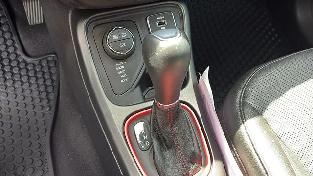Used 2021 White Jeep Trailhawk image 17