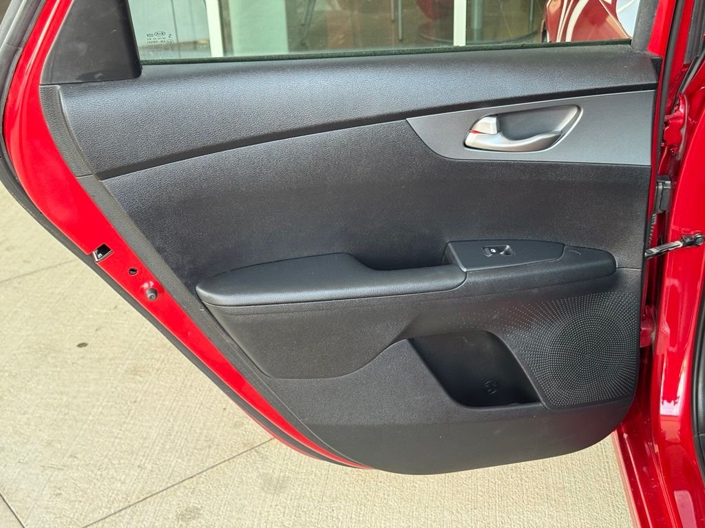 Used 2020 Red Kia LXS image 17