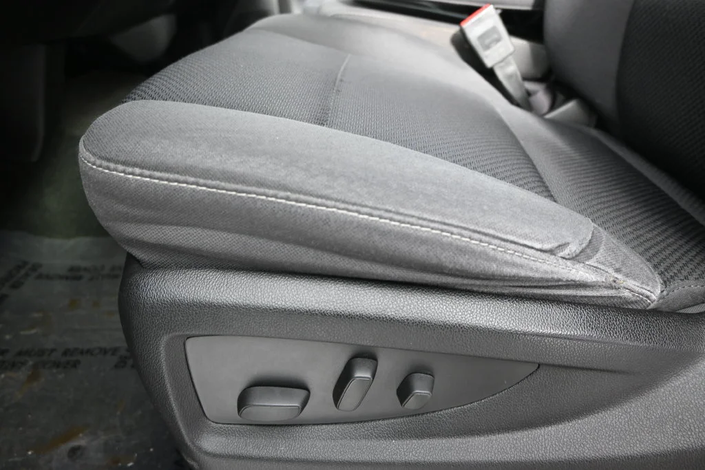 Used 2017 DEEP OCEAN BLUE METALLIC Chevrolet LT image 21