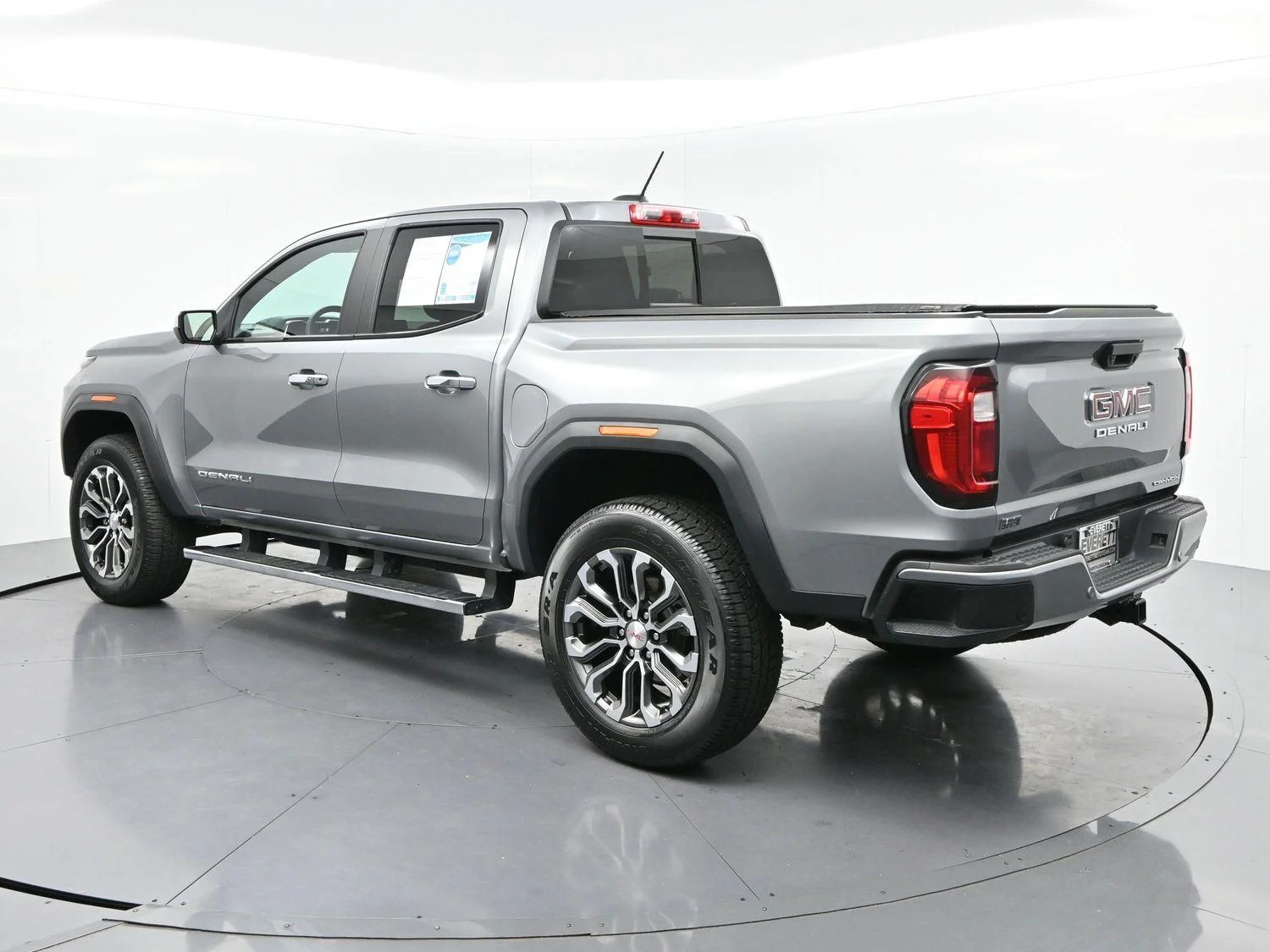 Used 2023 Sterling Metallic GMC Denali image 5
