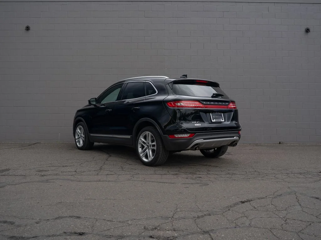 Used 2017 Black Lincoln Reserve image 3