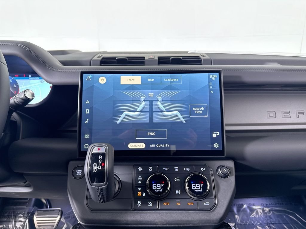 2026 Land Rover Defender OCTA - Photo 17