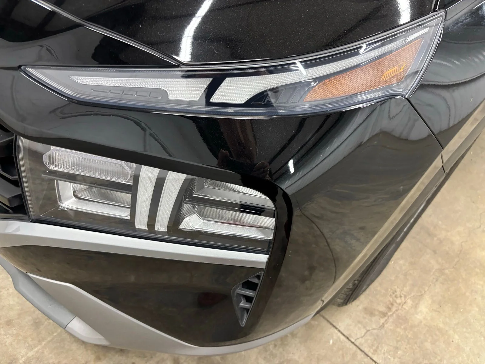 Used 2023 Black Hyundai SE image 8